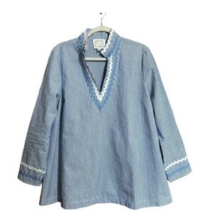 Beautiful sail to sable seersucker tunic top.